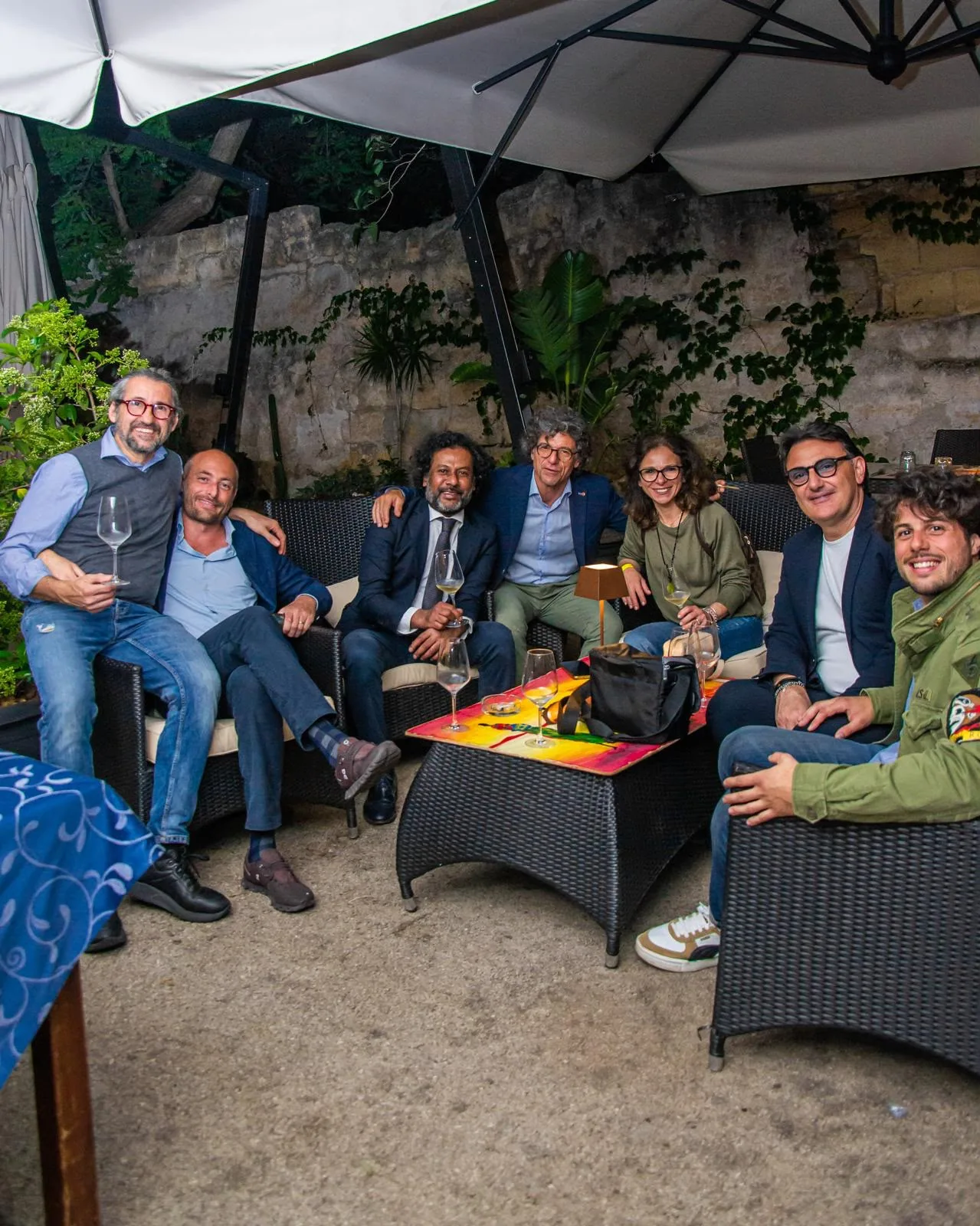 Una serata insieme nel giardino di Luci e Calici